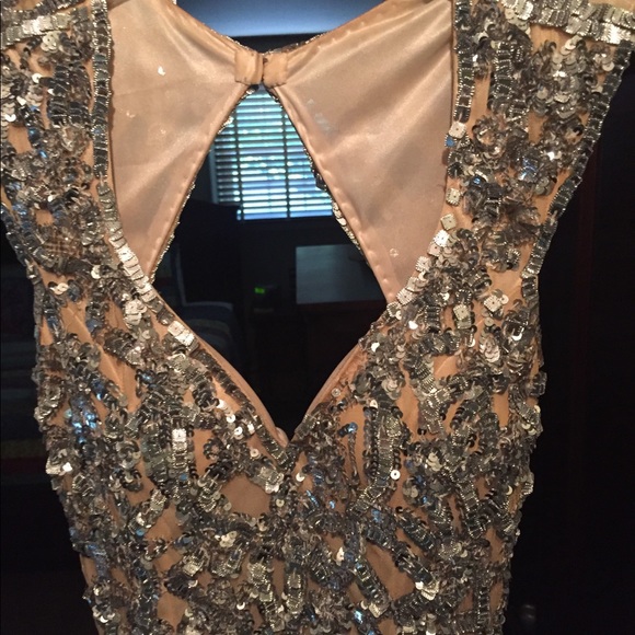 Gown - Picture 2 of 8